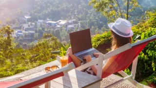 ノマドワーカーとは？テレワークとの違いは？