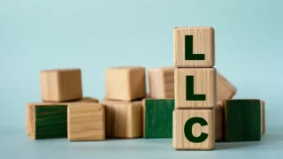 合同会社が向いている事業・業種とは？実際の企業例や設立方法を紹介！