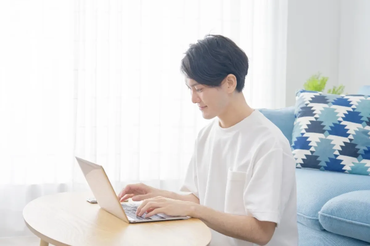 サラリーマンが空いた時間でできるおすすめ副業7選！ポイントや注意点を解説