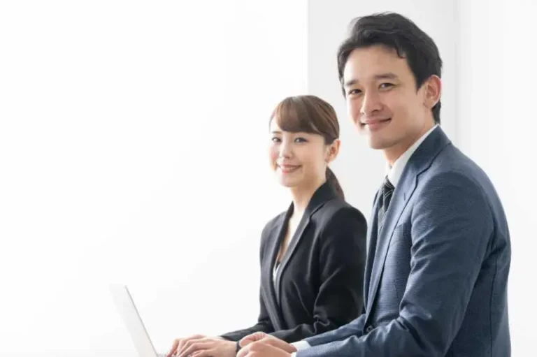 サラリーマンとは？意味・定義と会社員との違いをわかりやすく解説