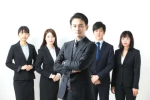 役員報酬と給与はどう違う？相場や決め方、損金にできる役員報酬の種類
