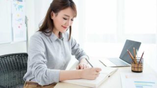 女性が自宅で起業するには？始めやすい仕事や開業準備、防犯・プライバシー対策を解説