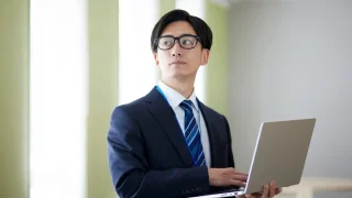 一人起業とは？始め方や必要な準備、個人事業主・法人の違い、事業用住所までわかりやすく解説