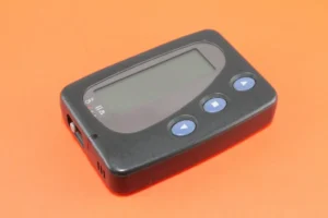 ポケベルとは？世代別の使い方と有名な暗号（0840など）を解説