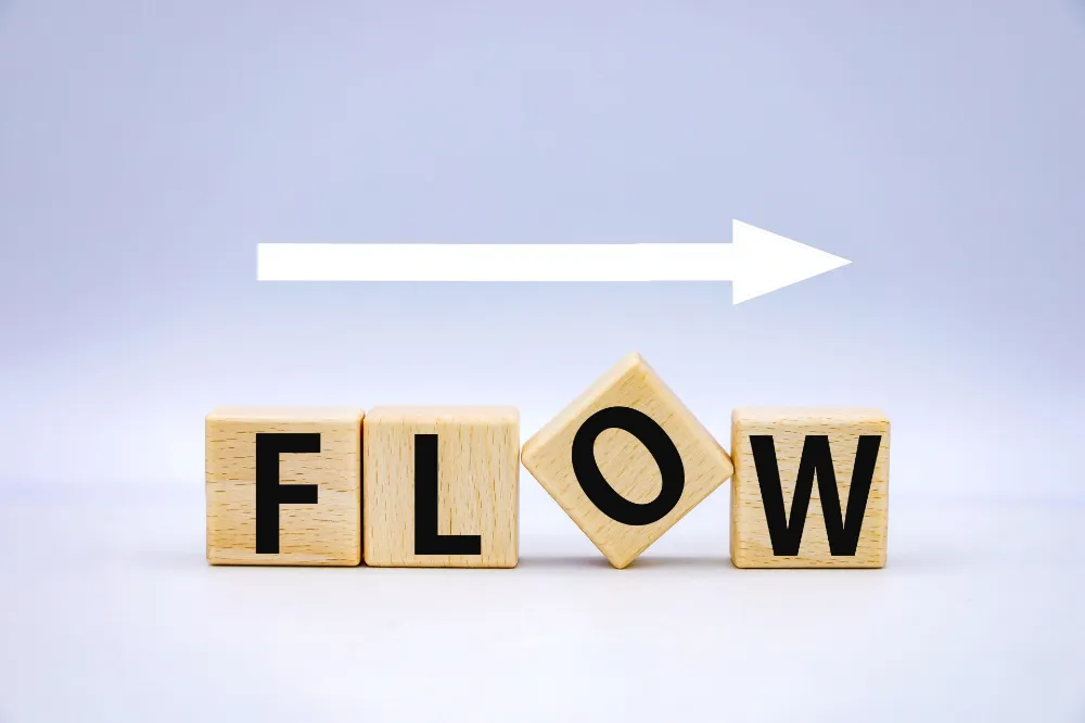ビジネス用語「フロー」とは？意味と具体例をわかりやすく解説
