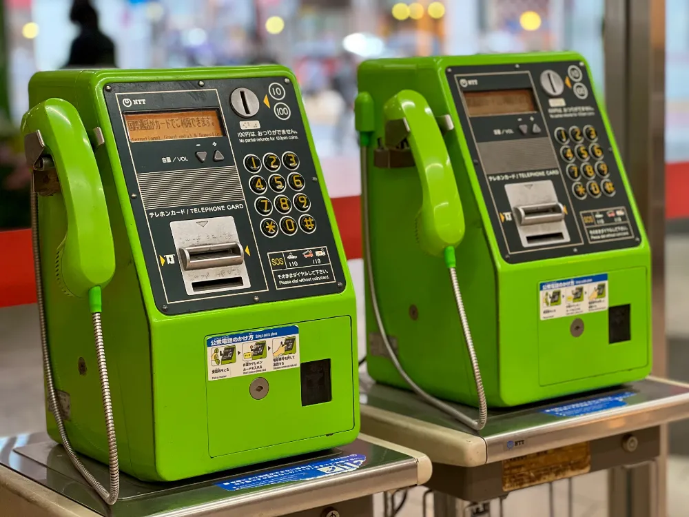 公衆電話、2台